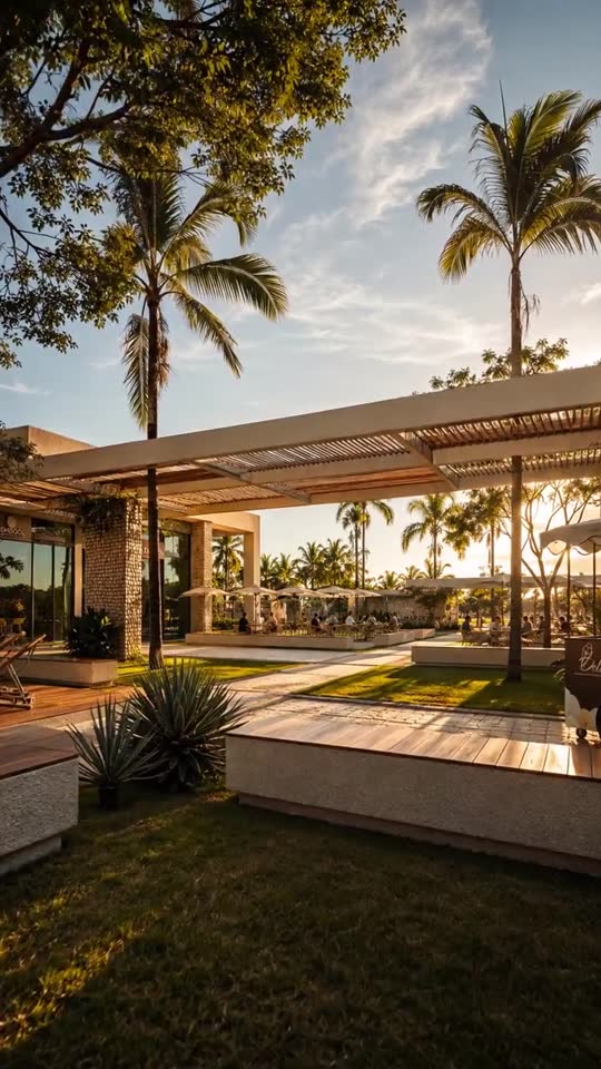 Praça de convivência e pérgola